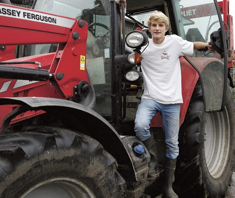 Trekkerrijbewijs halen om meer te kunnen helpen op de boerderij